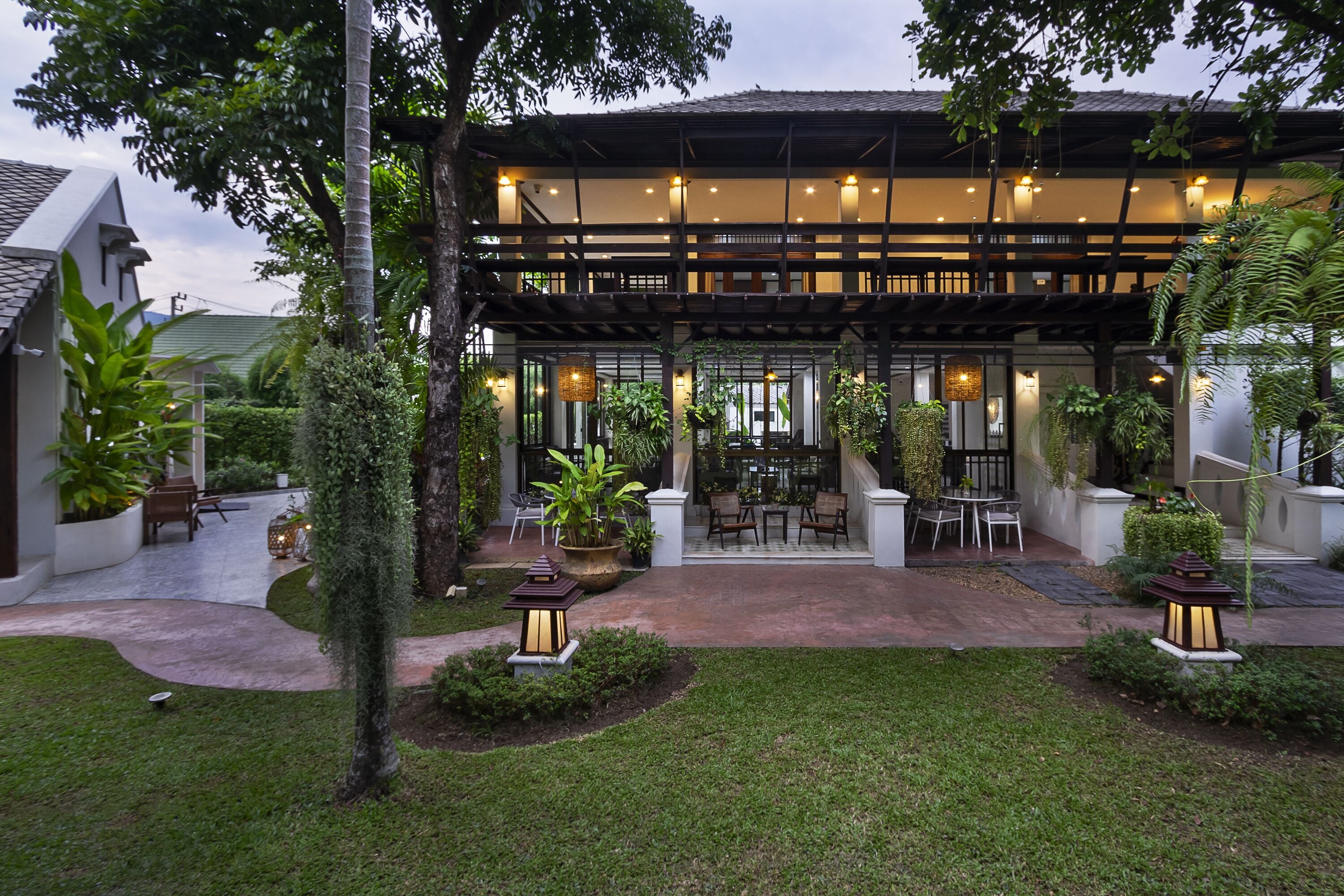 Breakfast and lunch served, Thai cuisine