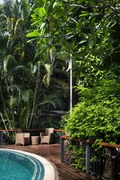 Una piscina al aire libre (de 06:00 a 20:00), tumbonas