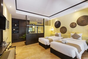 Kamar Twin Deluks, 2 Tempat Tidur Twin, bathtub | Minibar, brankas, didekorasi berbeda-beda, dan meja kerja