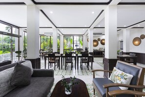 Breakfast and lunch served, Thai cuisine - Ratchapruek Lanna Boutique (Hang Dong)