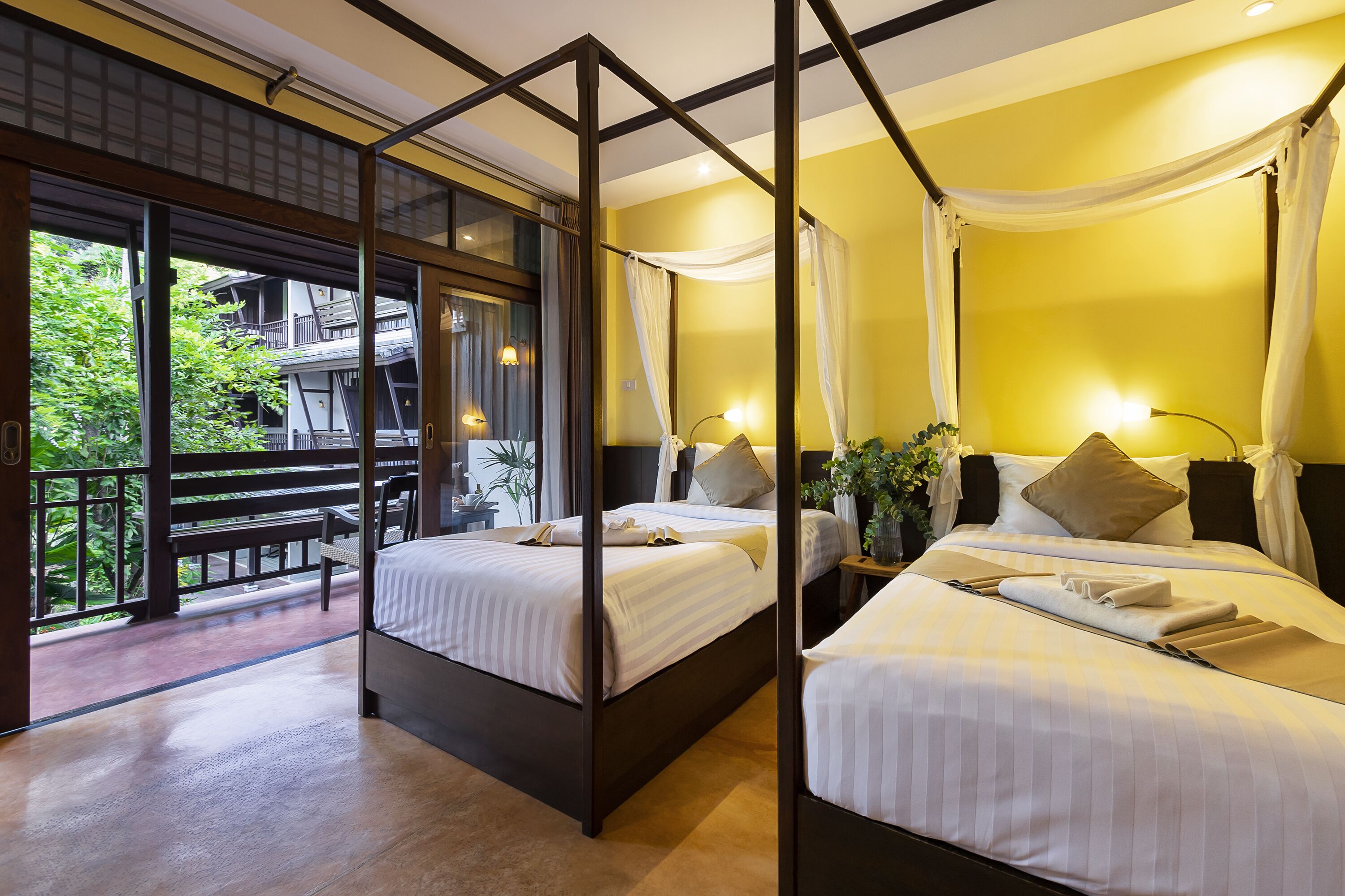 deluxe twin room, 2 single beds, bathtub | 1 bedroom, minibar, in-room safe, individually decorated