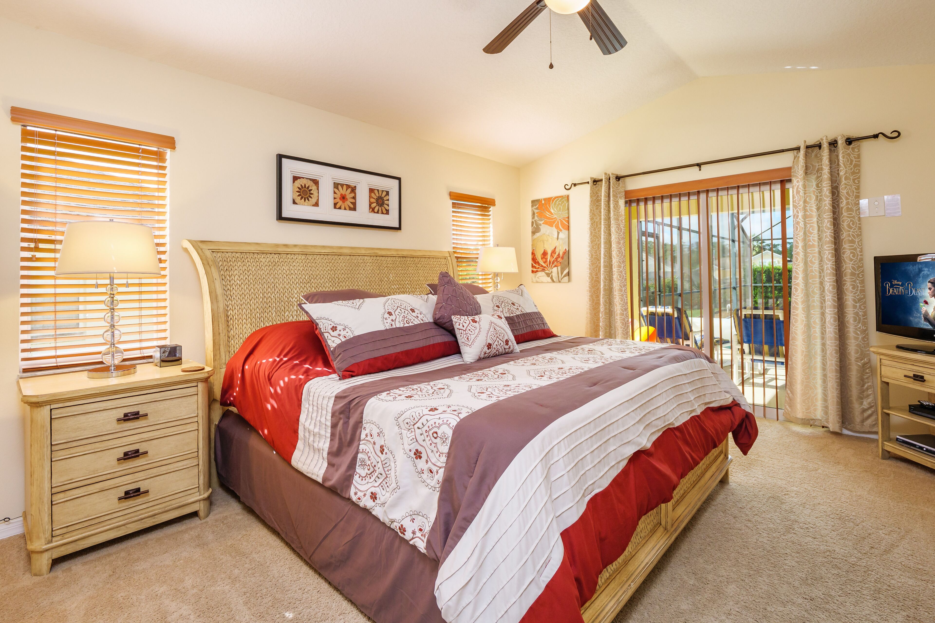 4 chambres, coffres-forts dans les chambres, bureau