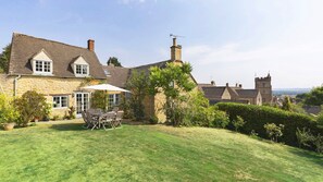 Exterior - Pilgrim Cottage - sleeps 8 guests  in 4 bedrooms (Bourton-on-the-Hill)