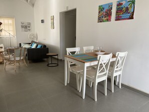 Dining - Villa Sol, luxury fully equipped villa with wifi, a short distance from the sea (Kralendijk)