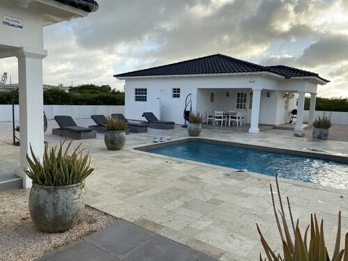Villa Sol, luxury fully equipped villa with wifi, a short distance from the sea