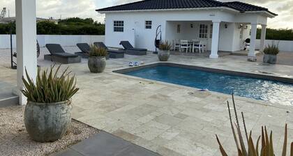 Villa Sol, luxury fully equipped villa with wifi, a short distance from the sea