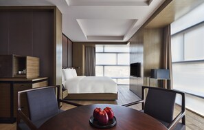 Free minibar, in-room safe, individually decorated - The PuXuan Hotel and Spa (Beijing)