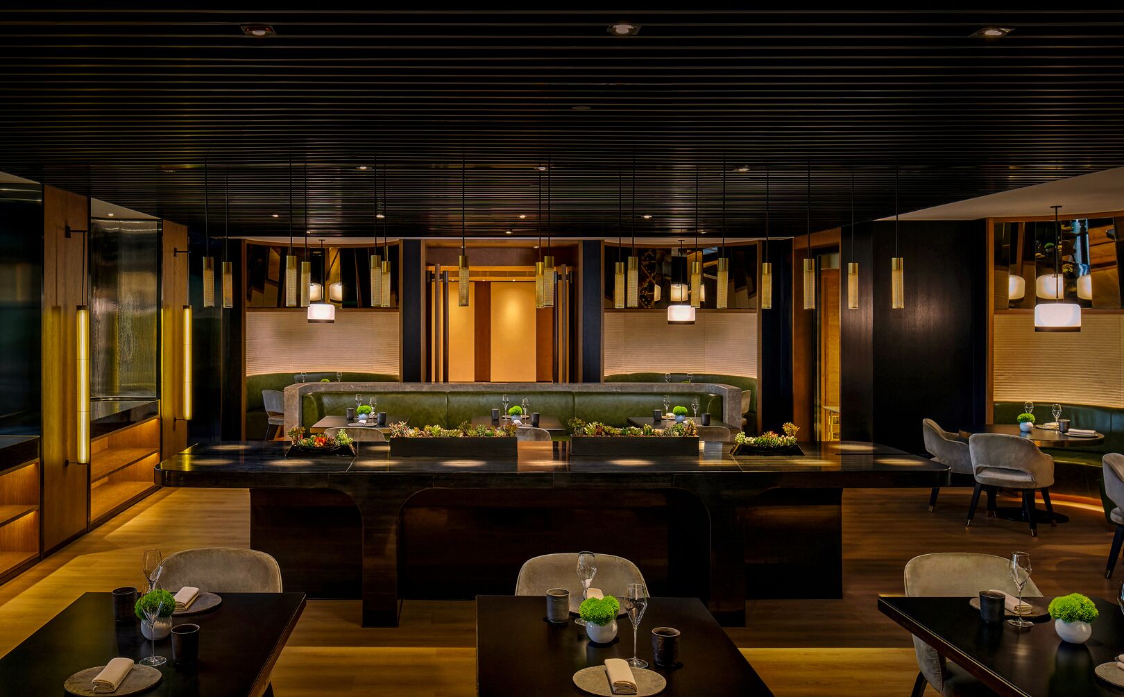 2 restaurants, breakfast, lunch, dinner served; french cuisine