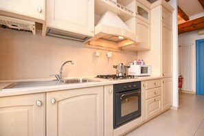 Frigorifero, microonde, forno, lavastoviglie