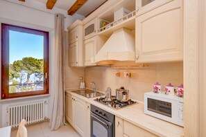 Frigorifero, microonde, forno, lavastoviglie