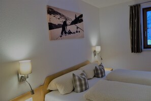 1 dormitorio, caja fuerte, tabla de planchar con plancha y wifi