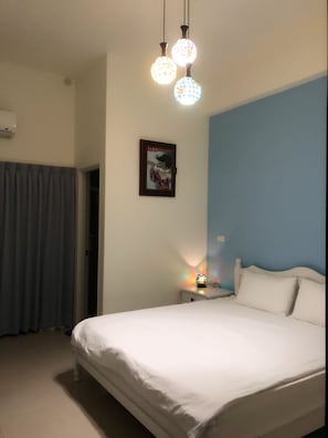 Comfort Double Room | Bathroom | Shower, free toiletries, hair dryer, towels