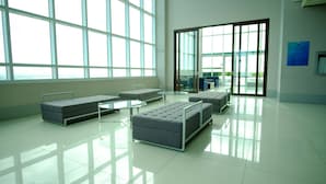 Kawasan tempat duduk lobi