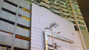 Fachada del alojamiento - Noche