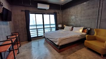 Deluxe Double Room, 1 King Bed, Non Smoking | Premium bedding, desk, laptop workspace, blackout drapes