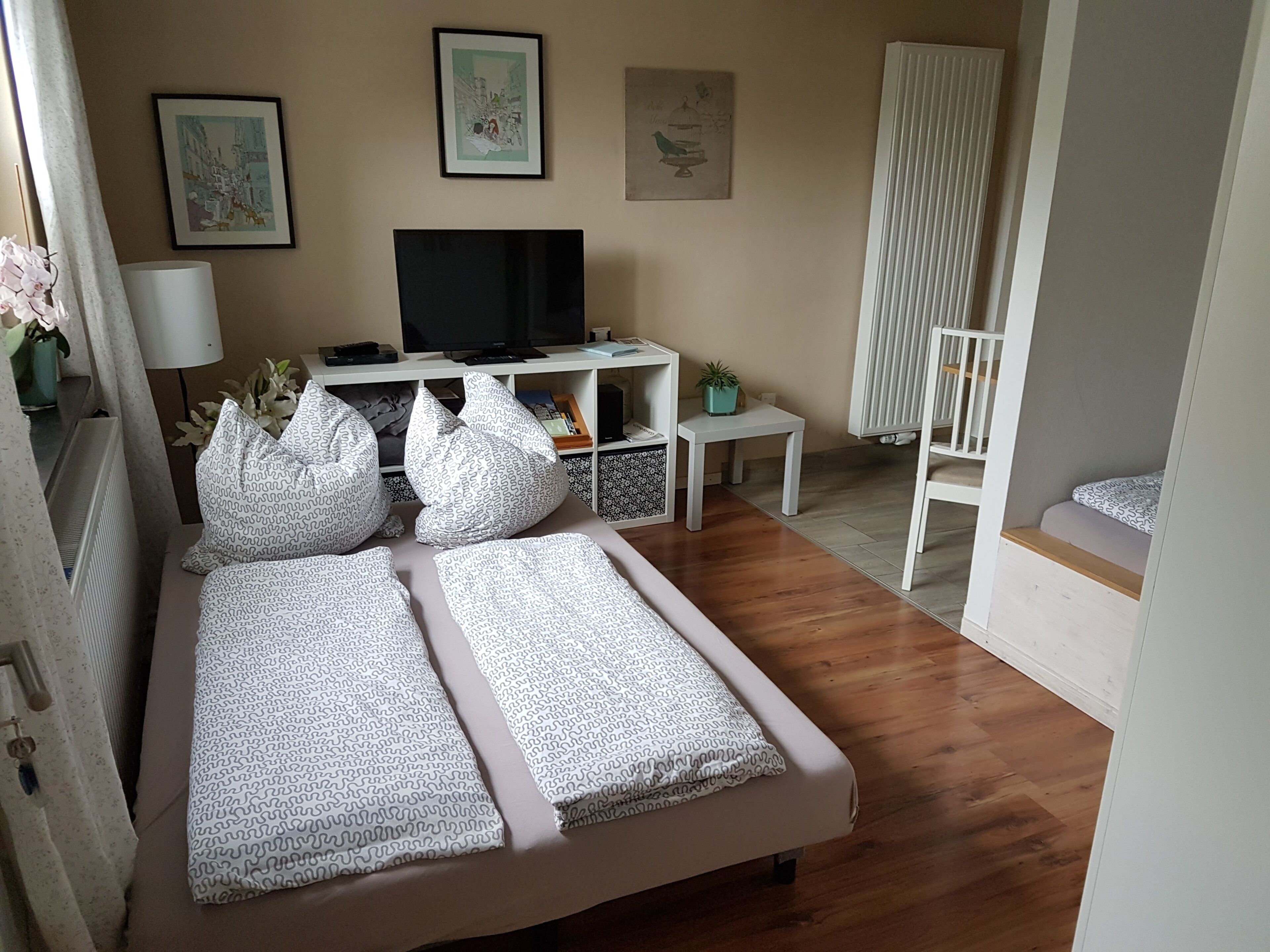 1 soverom, strykejern/-brett, reiseseng for barn og internettilgang