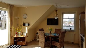 Dining - Sunny, maritime top floor apartment with a view over Zinnowitz (Zinnowitz)