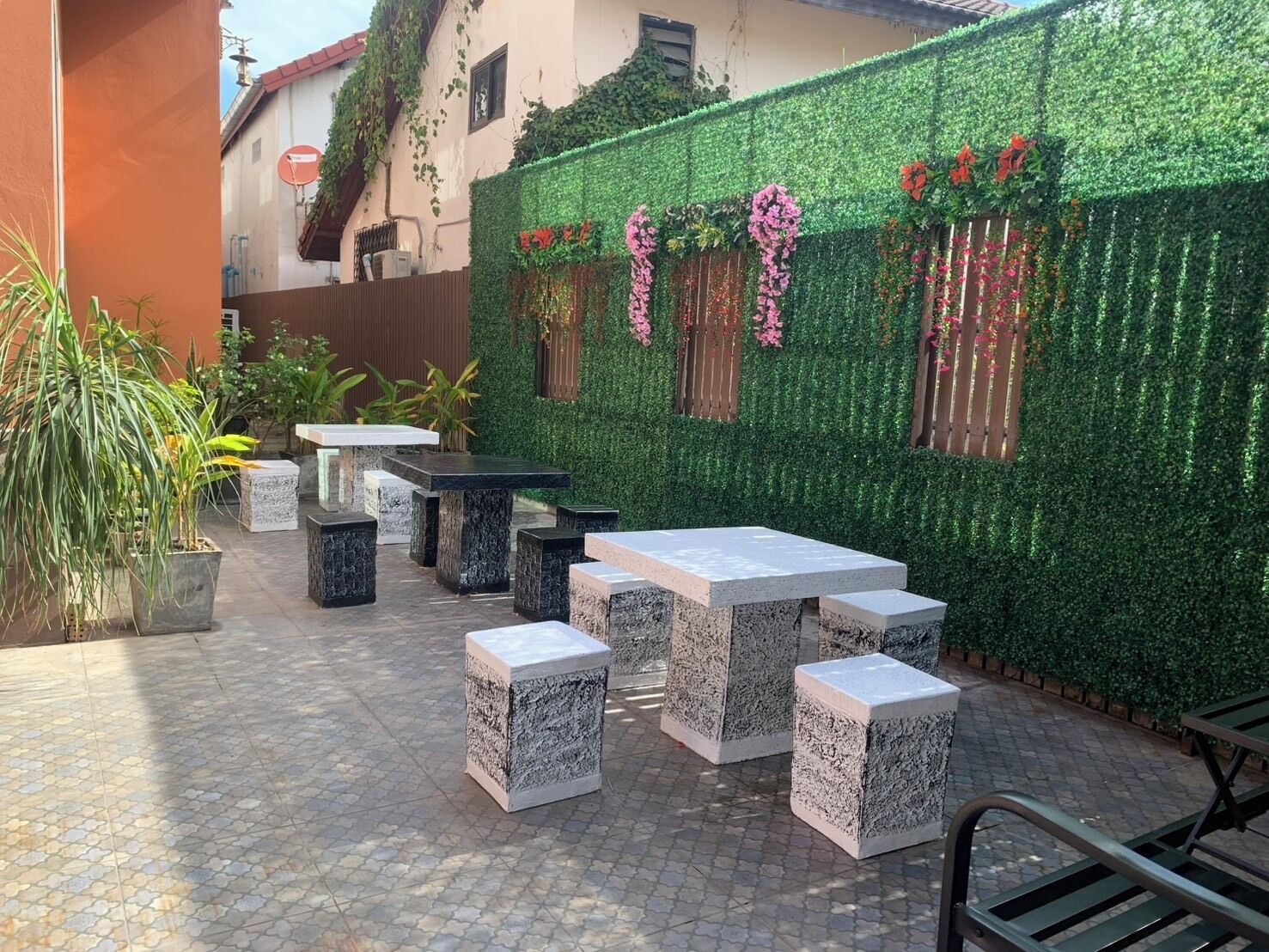 매일 현지식 아침 식사(1인당 THB 150)