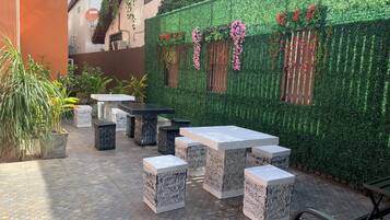 Bữa sáng đặc sản địa phương hàng ngày (150 THB/mỗi người)