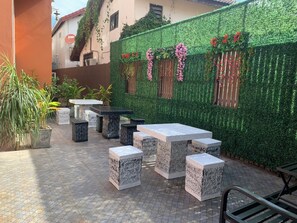 Sarapan masakan setempat setiap hari (THB 150 per orang)