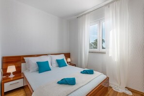1 bedroom, WiFi, bed sheets - Villa in Dramalj, family friendly, pool, close to the beach (Dramalj)