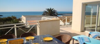 Cap d'Agde, facing the sea, large villa with private beach access. 
