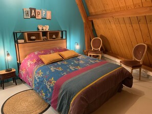 6 bedrooms, desk, iron/ironing board, free WiFi