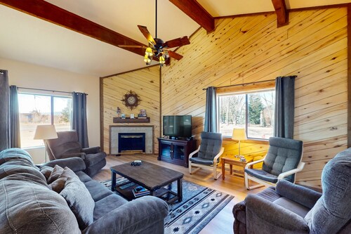 NOUVELLE LISTE! Lofty condo w / patio et grill - à pied au golf, rec centre et restaurants