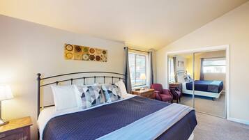 2 bedrooms, internet, bed sheets