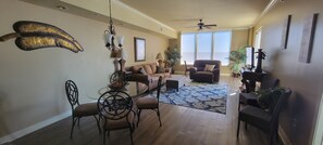 Smart TV - $75 nightly rates...Booking now for Holidays, over 250 5 star reviews. (Gulfport)