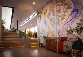 Outdoor pool, open 8 AM to 8 PM, pool loungers