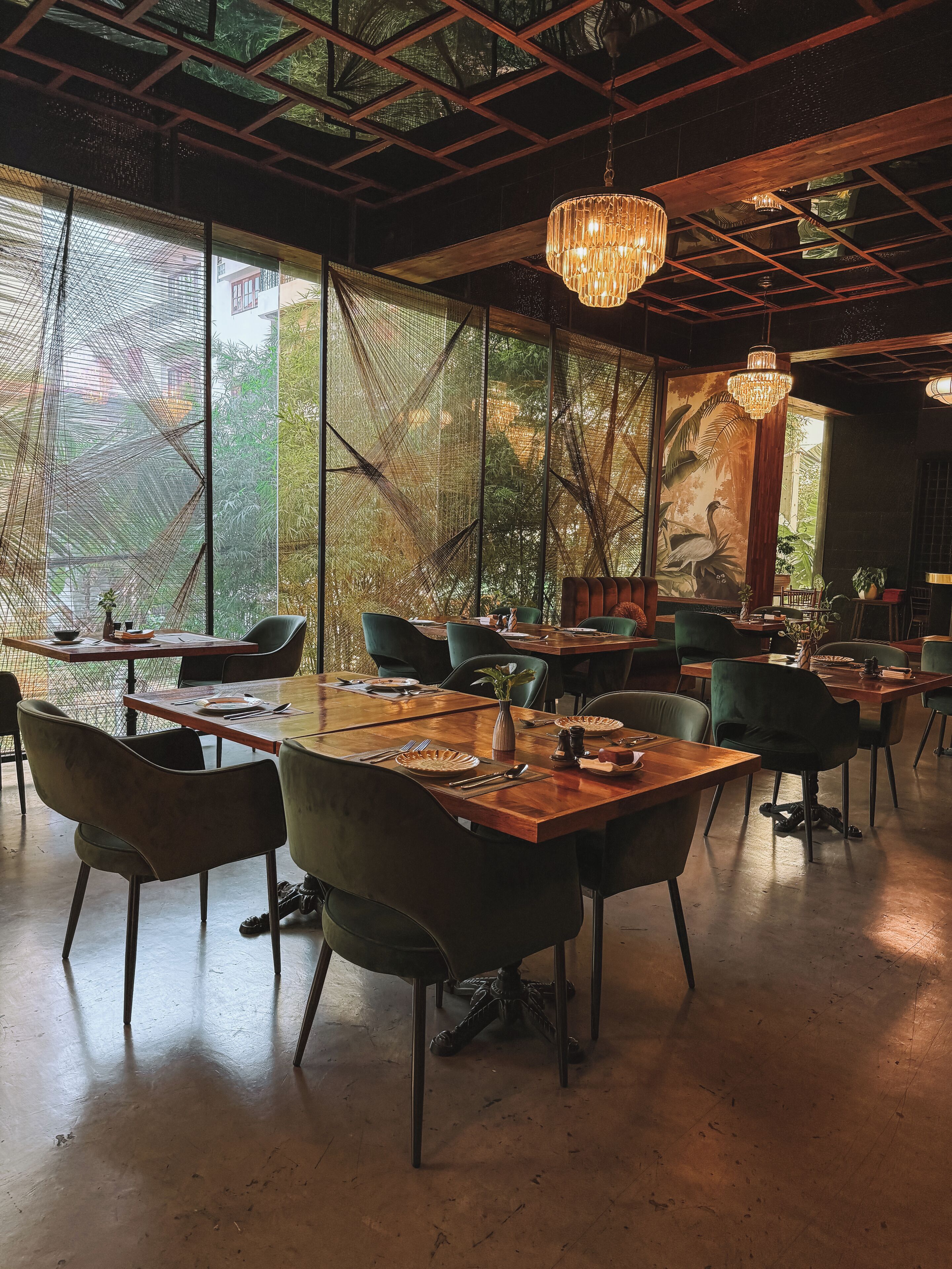 供应早餐、午餐和晚餐