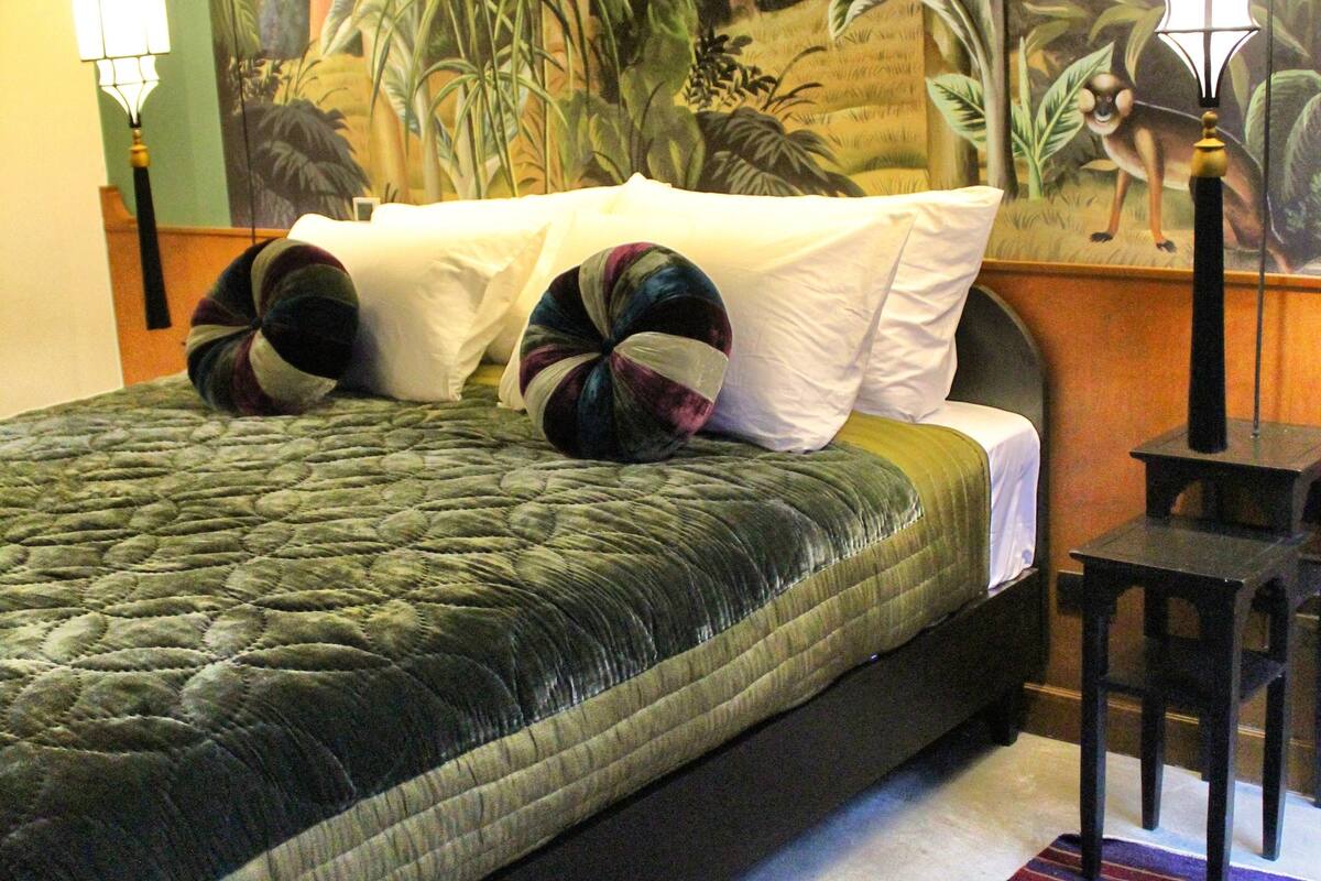 urban deluxe | egyptian cotton sheets, premium bedding, down duvets, tempur-pedic beds