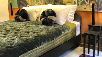 Urban Deluxe | 1 bedroom, Egyptian cotton sheets, premium bedding, down comforters