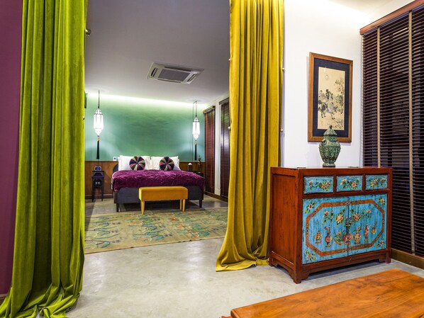 Egyptian cotton sheets, premium bedding, down comforters - Lao Poet Hotel (Vientiane)