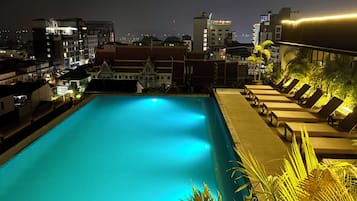Outdoor pool, open 8 AM to 8 PM, pool loungers