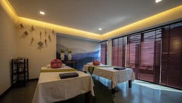 Indoor spa tub