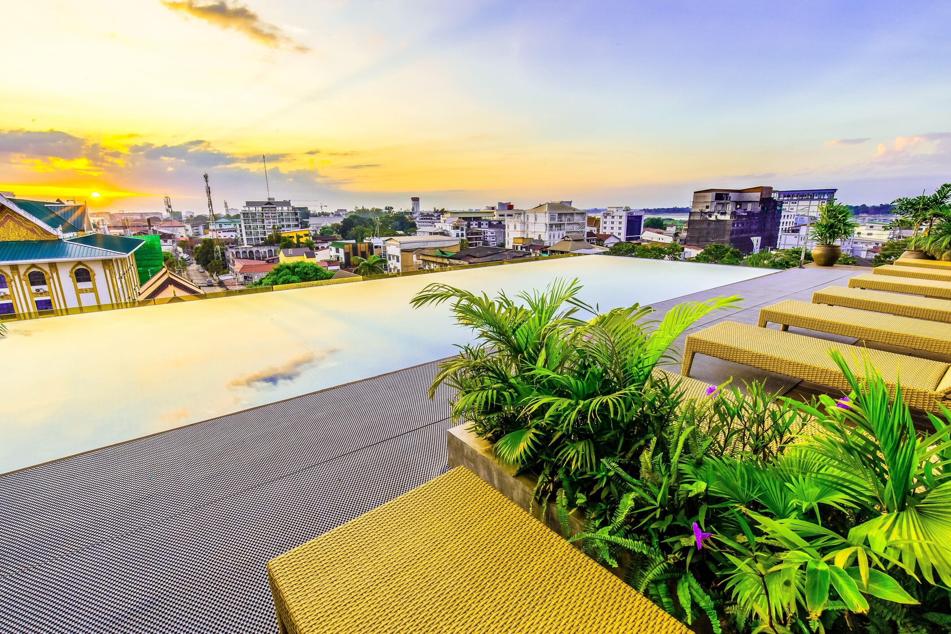 outdoor pool, open 8 am to 8 pm, pool loungers