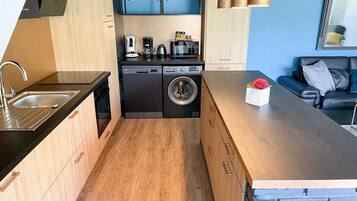 Réfrigérateur, micro-ondes, four, lave-vaisselle