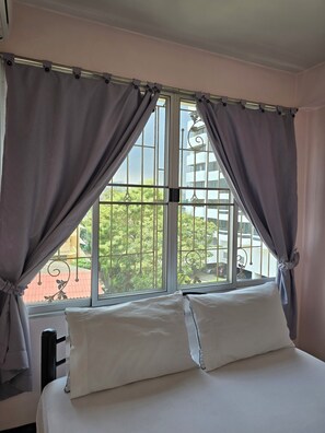 Standaard kamer, 1 twee- of 2 eenpersoonsbedden | Gratis wifi