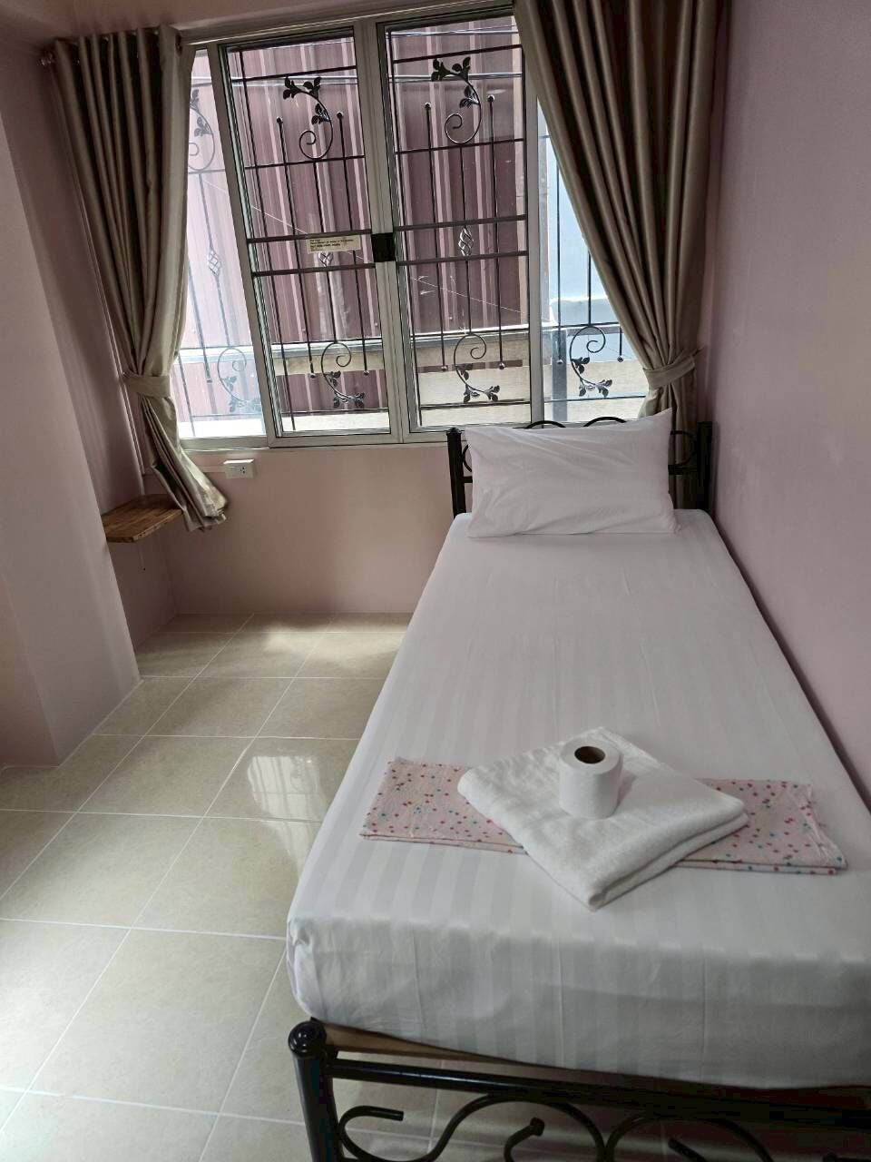 Single Room with Fan | Free WiFi