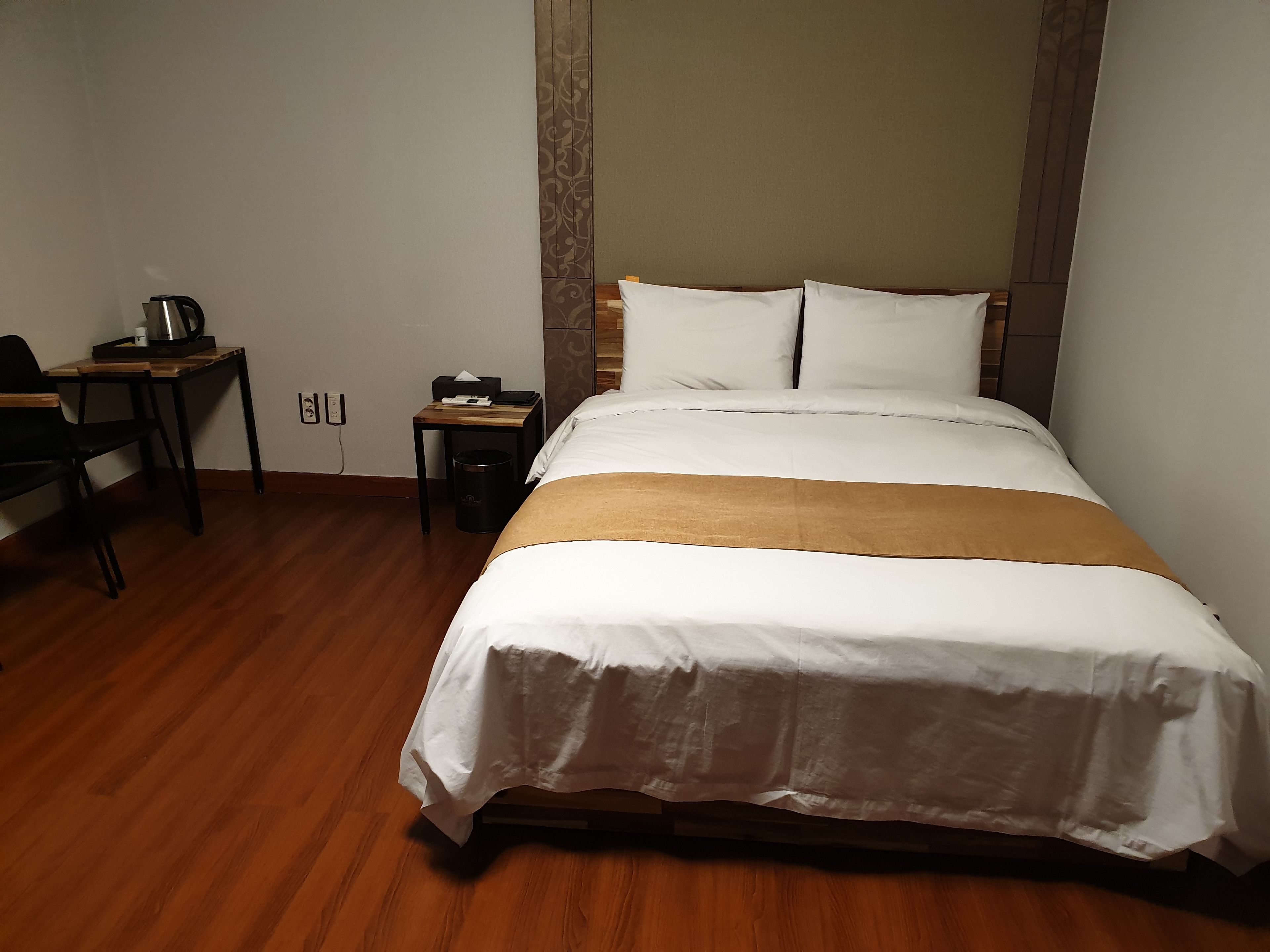 double room, non smoking | blackout curtains, soundproofing, free wifi, bed sheets