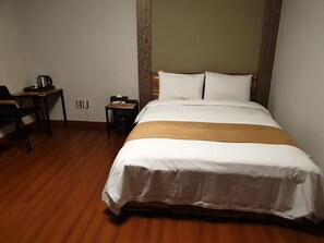 Double Room, Non Smoking | Blackout drapes, soundproofing, free WiFi, bed sheets - The Beauty Hotel (Gangneung)