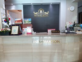 Mostrador para check-in y check-out