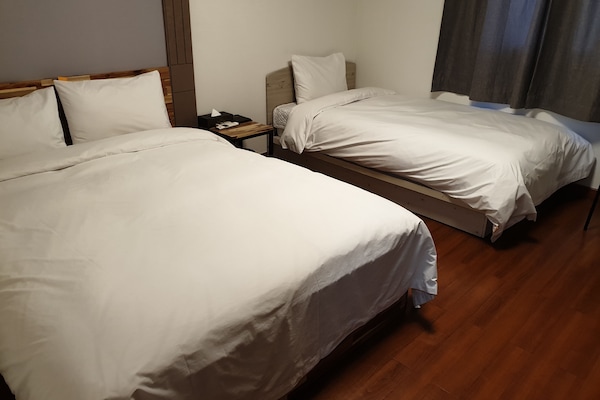 Habitación con 2 camas individuales, no fumadores | Cortinas opacas, sistema de insonorización, wifi gratis y ropa de cama