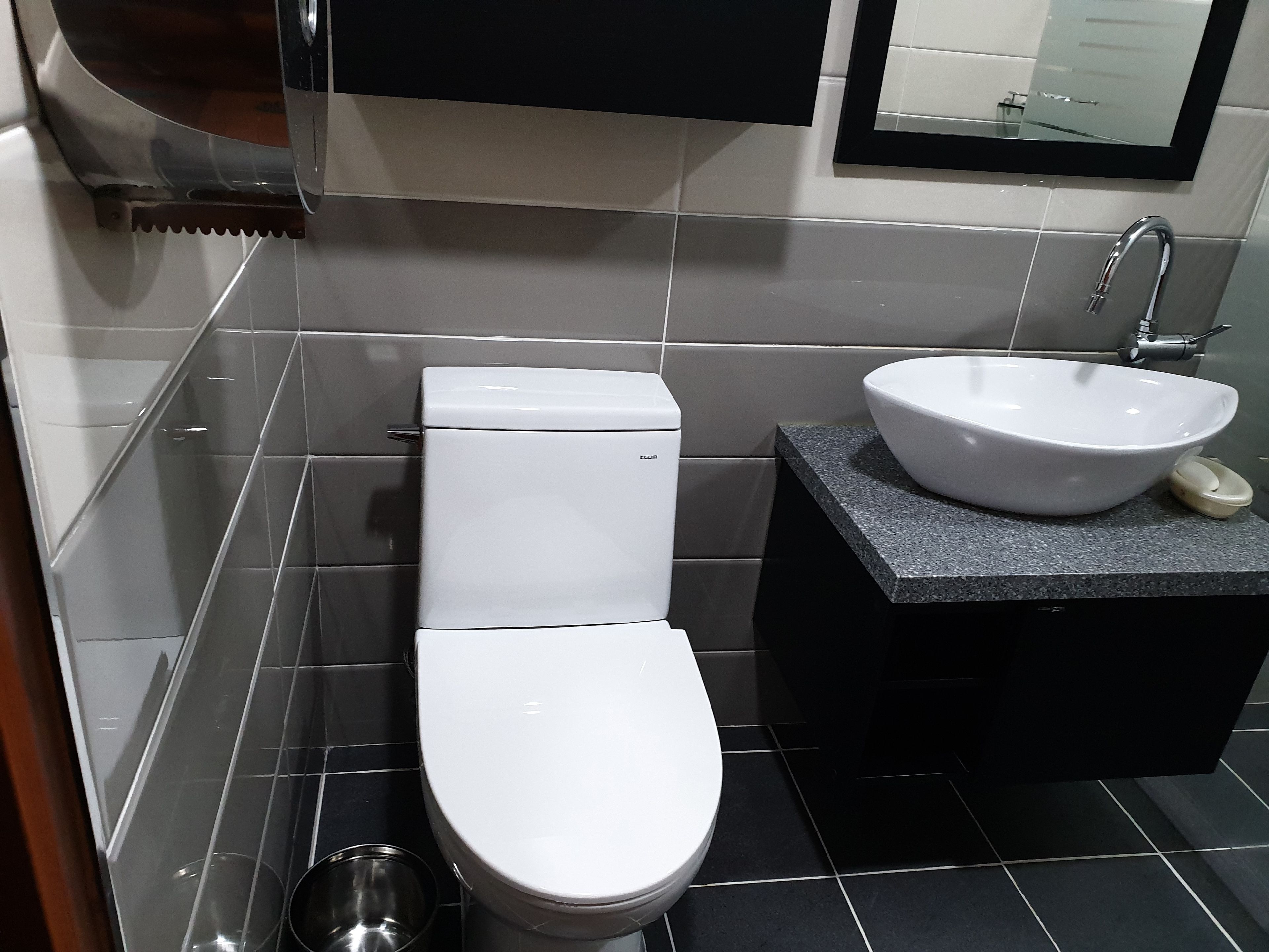 double room, non smoking | bathroom | shower, free toiletries, hair dryer, dressing gowns