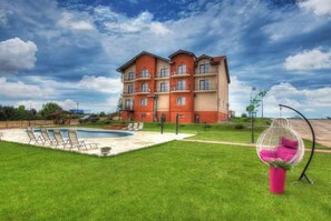 Front of property - Pensiunea Magnolia (Biharia)