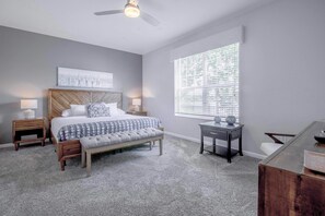 3 Schlafzimmer, Schreibtisch, Bügeleisen/Bügelbrett, Reisekinderbett