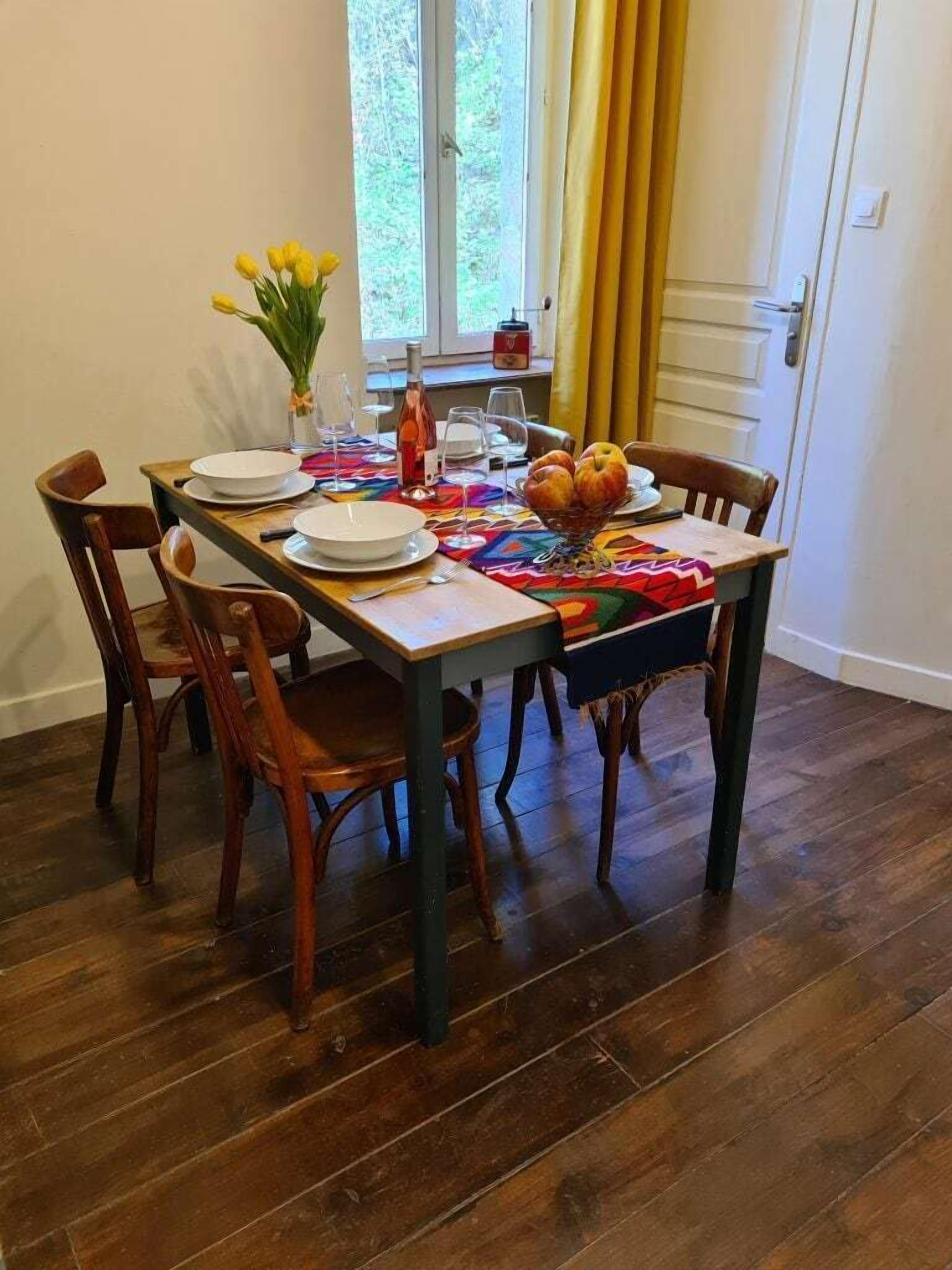 Frogs' Cottage, Balcony, Garden View | Dining room