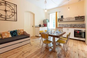 Koi Cottage, Balcony, Garden View | Private kitchen - La Souliere (Aubin)